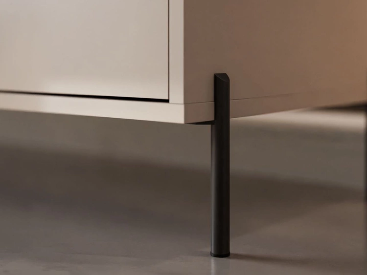 Dreitürige Kommode 154 cm auf schwarzfarbenen Metallbeinen Vivance Kaschmirglanz