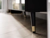 TV-Lowboard mit Türen und LED-Beleuchtung auf Schwarz-Goldenen Metallbeinen 200 cm Noaé Schwarz Hochglanz