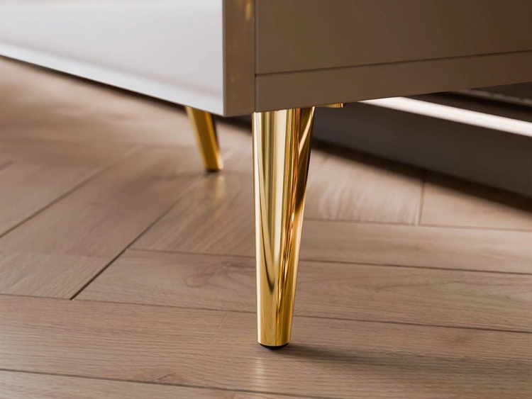 Viertürige Kommode 158 cm Glamour-Stil auf goldfarbenen Metallbeinen Lunelie Kaschmirglanz
