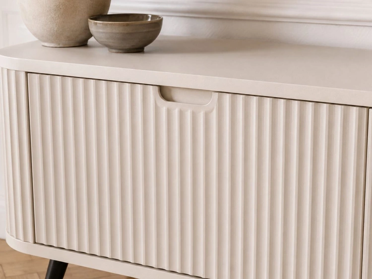 TV-Lowboard mit Türen Viva Beige auf Schwarzen Beinen